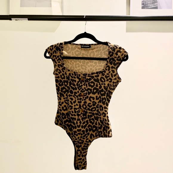 Prettylittlething Leopard Printed Button Bodysuit - Picture 5 of 6